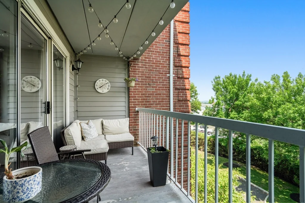 2 bed, 2 bath apartment for rent at 200 Captains Row Unit 408, Admirals Hill — photo 4 of 17