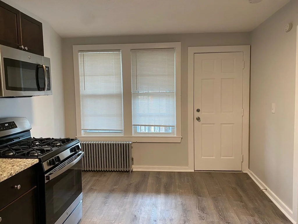3 bed, 1 bath apartment for rent at 200 Congress Ave Unit 3, Chelsea — photo 3 of 14