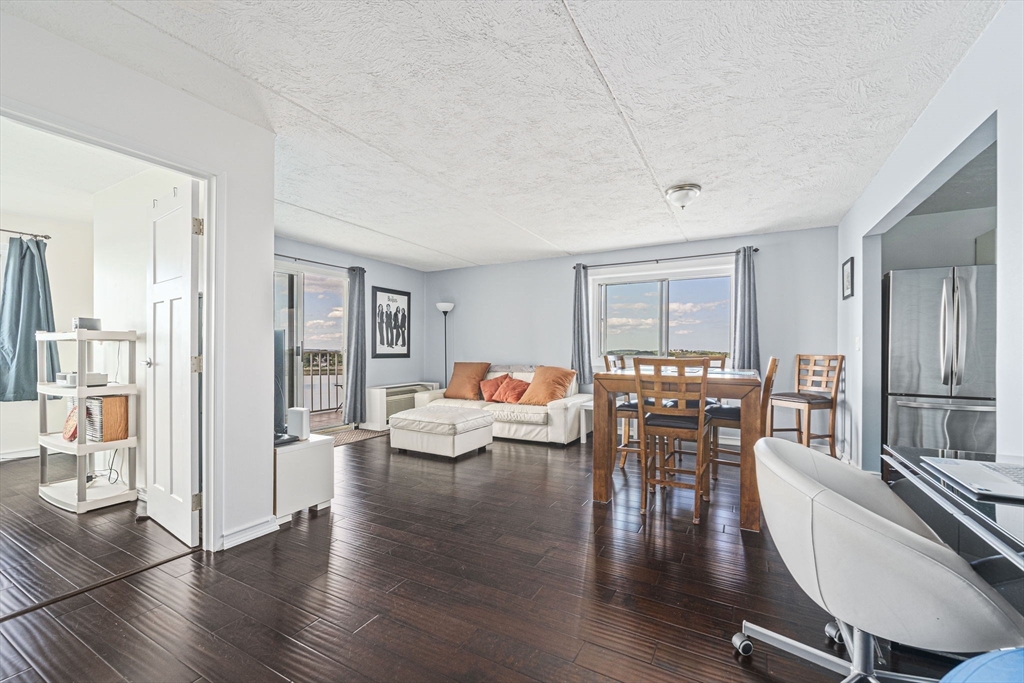 1 bed, 1 bath apartment for rent at 200 Cove Way Unit 1012, Quincy Point — photo 2 of 20