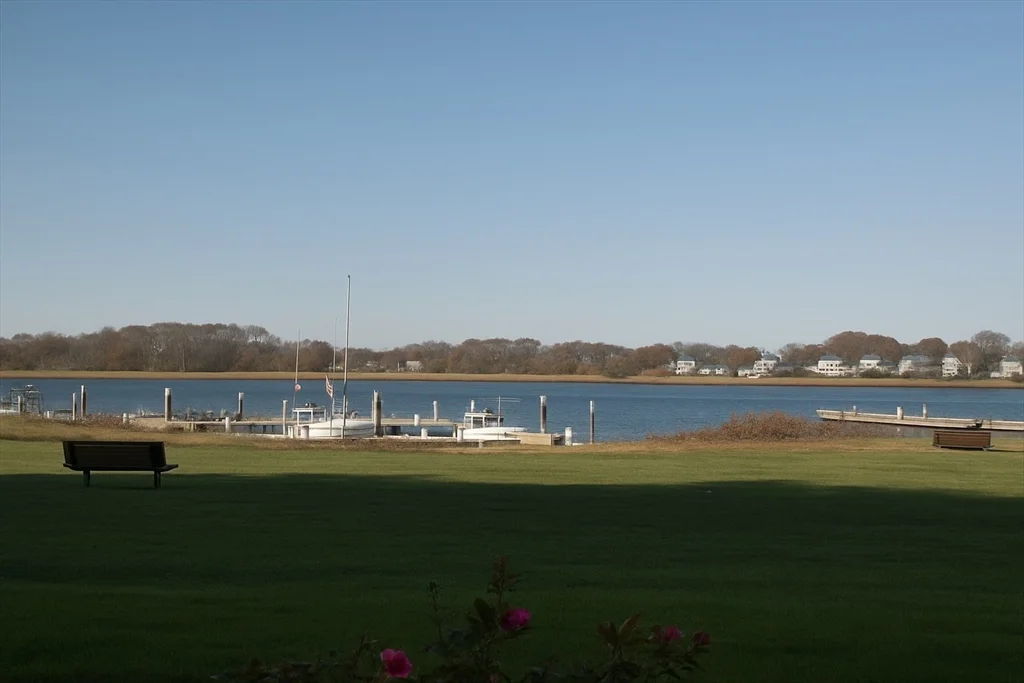 2 bed, 2 bath apartment for rent at 200 Cove Way Unit 107, Quincy — photo 1 of 6