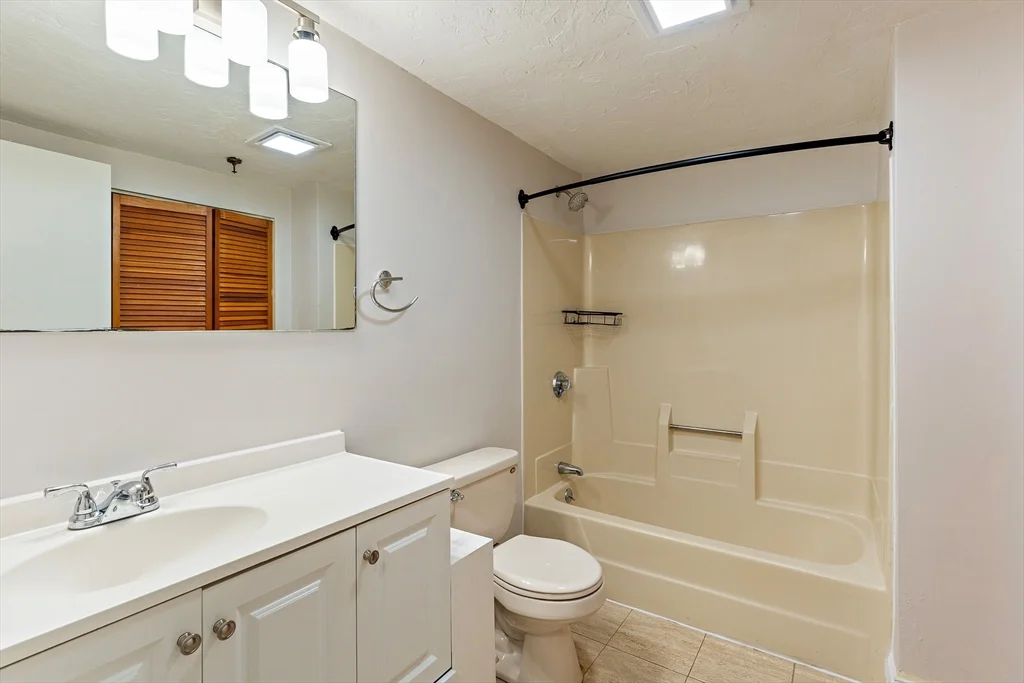 2 bed, 2 bath apartment for rent at 200 Cove Way Unit 217, Quincy Point — photo 13 of 25