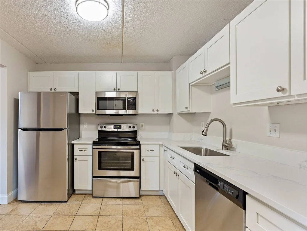 2 bed, 2 bath apartment for rent at 200 Cove Way Unit 217, Quincy Point — photo 1 of 25
