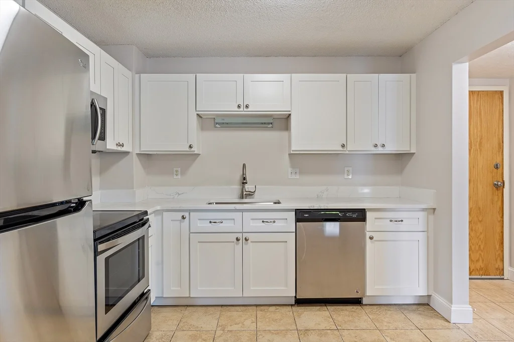 2 bed, 2 bath apartment for rent at 200 Cove Way Unit 217, Quincy Point — photo 4 of 25