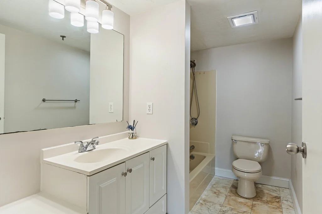 2 bed, 2 bath apartment for rent at 200 Cove Way Unit 217, Quincy Point — photo 12 of 25