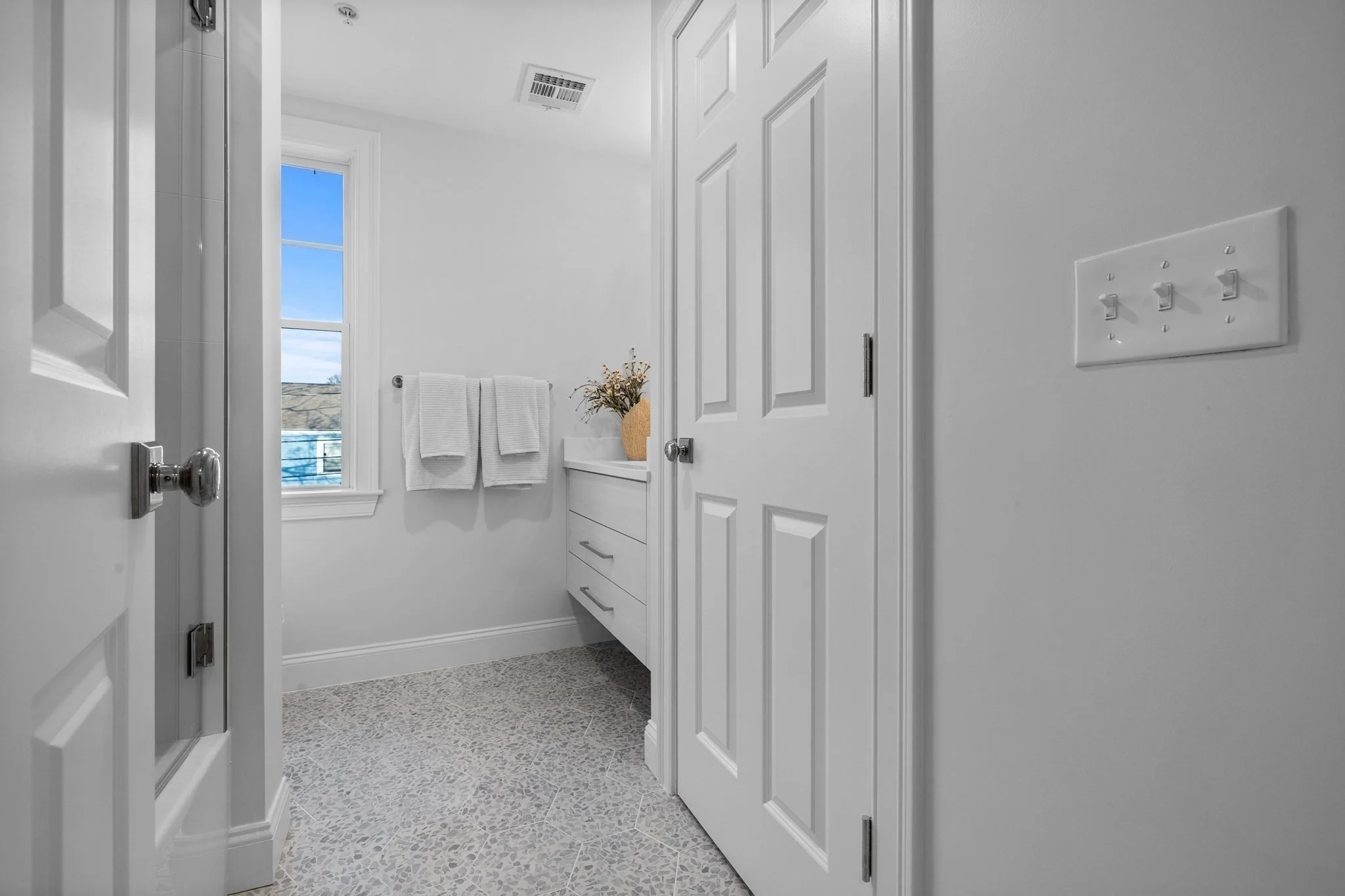 3 bed, 2 bath apartment for rent at 200 Fayette Unit 1, Watertown — photo 12 of 17