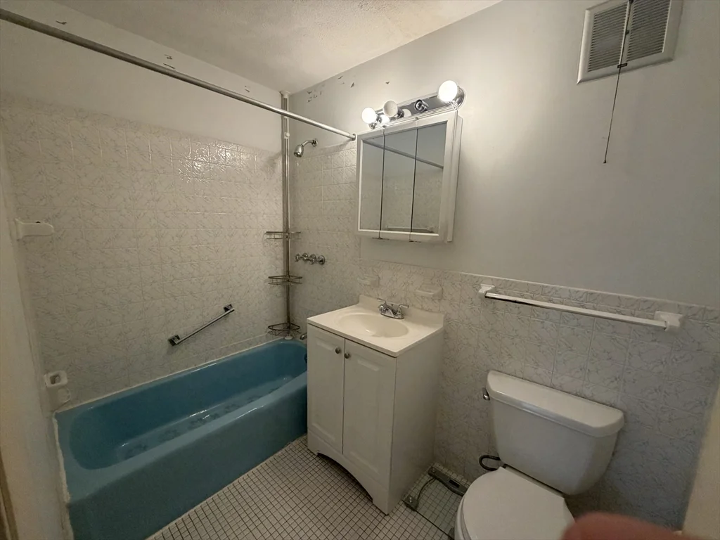 2 bed, 1 bath apartment for rent at 200 Governor's Dr Unit 13, Winthrop — photo 4 of 10