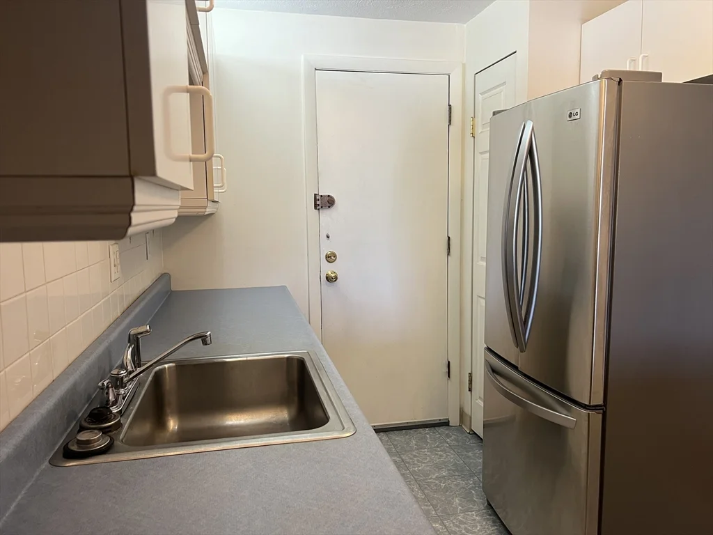 2 bed, 1 bath apartment for rent at 200 Governors Park Unit 35, Winthrop — photo 4 of 18