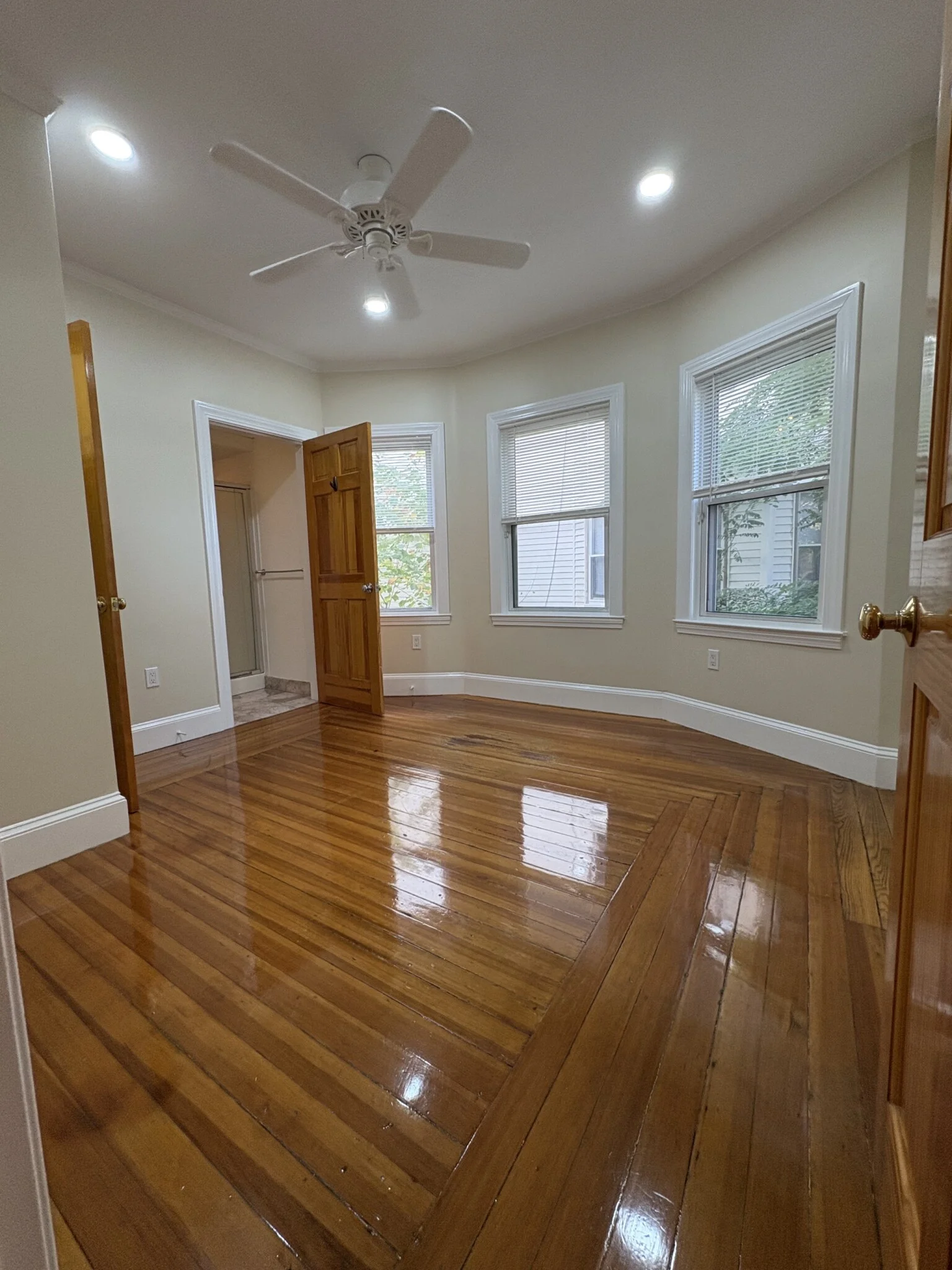 4 bed, 2 bath apartment for rent at 200 Hyde Park Ave Unit 1, Jamaica Plain — photo 11 of 20