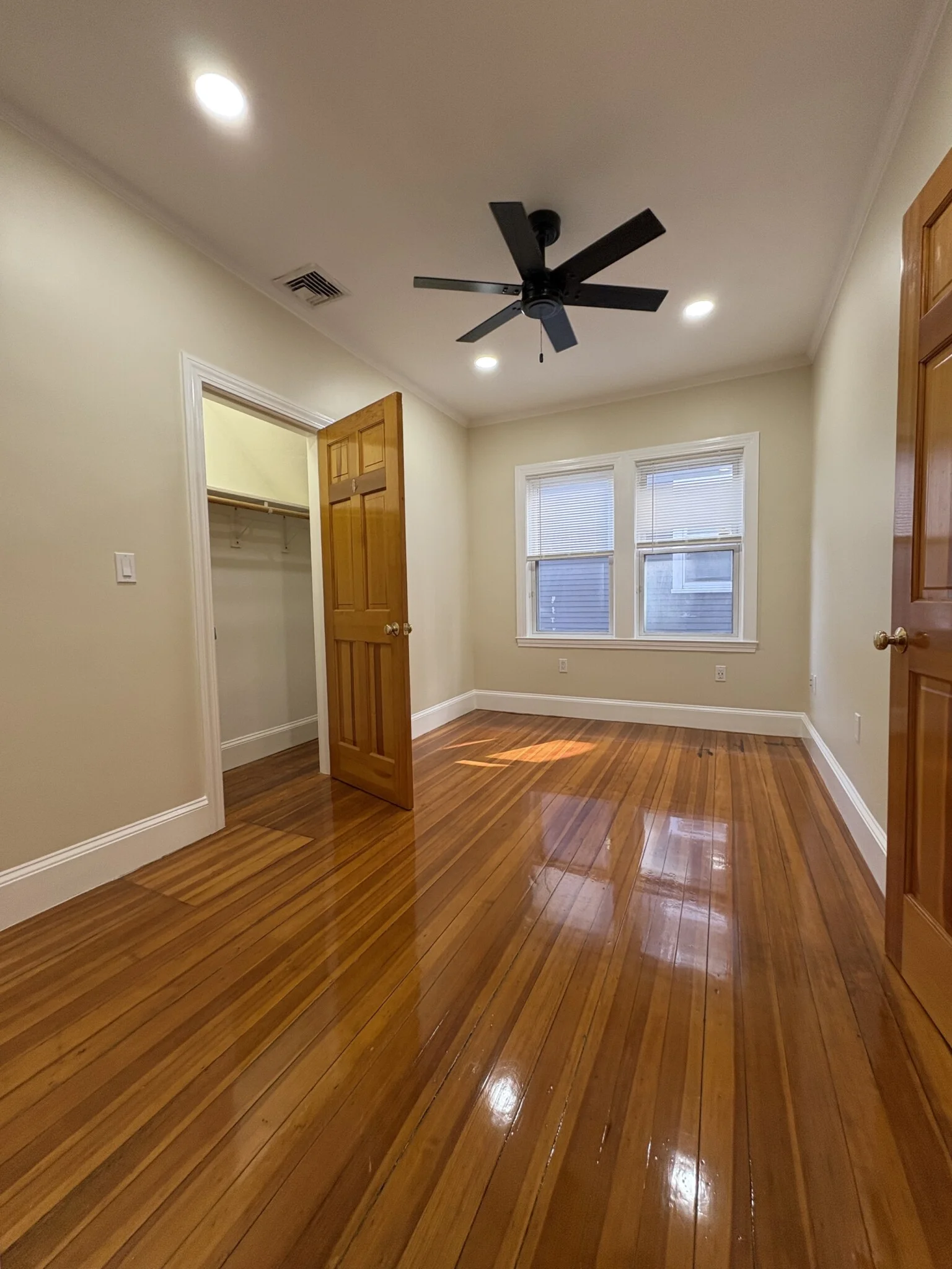 4 bed, 2 bath apartment for rent at 200 Hyde Park Ave Unit 1, Jamaica Plain — photo 9 of 20