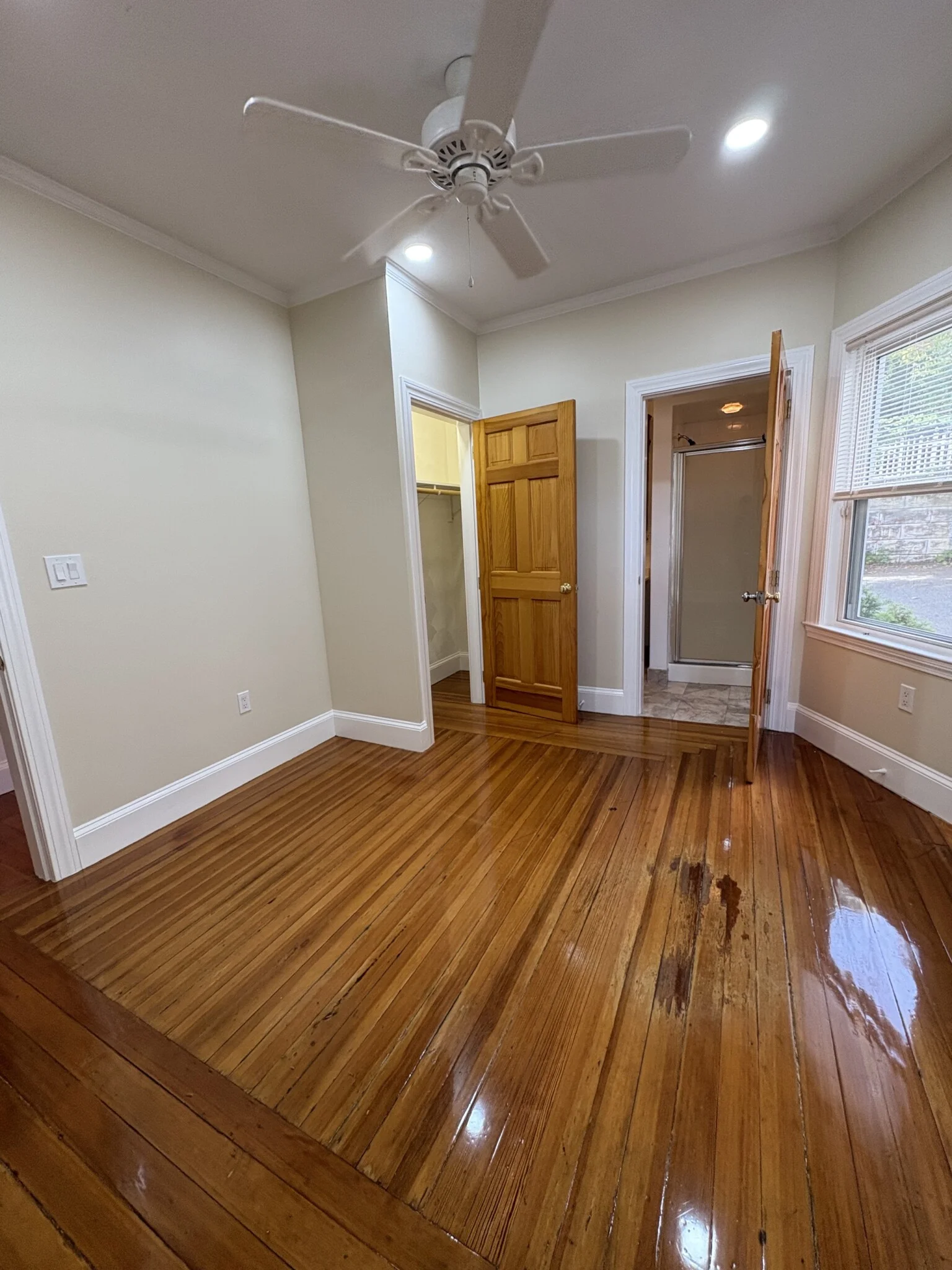 4 bed, 2 bath apartment for rent at 200 Hyde Park Ave Unit 1, Jamaica Plain — photo 12 of 20