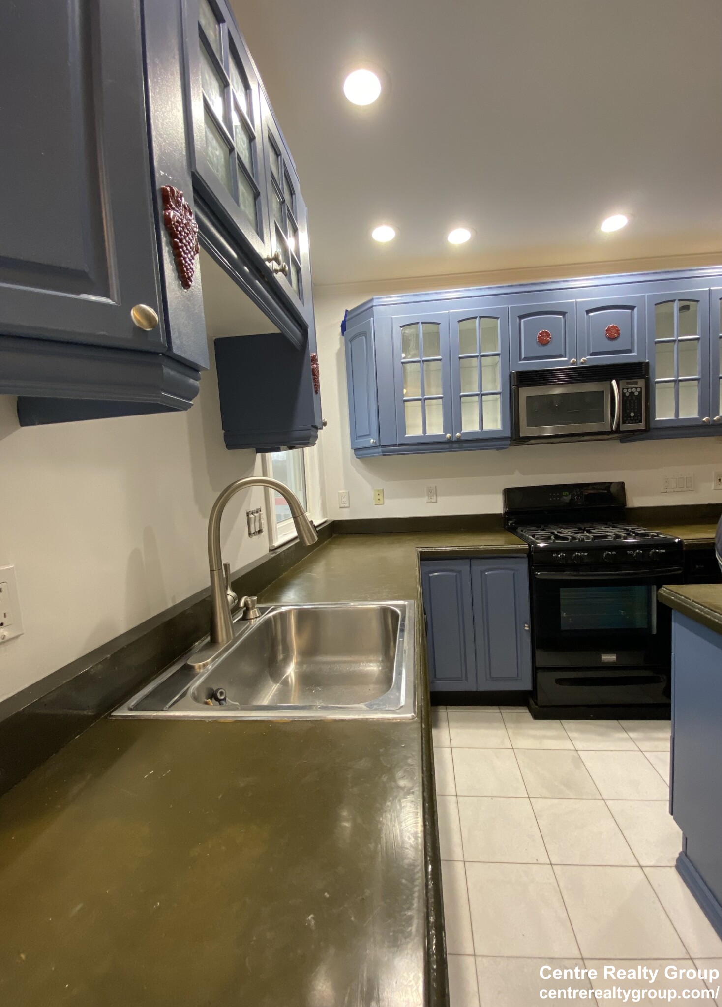 4 bed, 2 bath apartment for rent at 200 Hyde Park Ave Unit 2, Jamaica Plain — photo 3 of 19