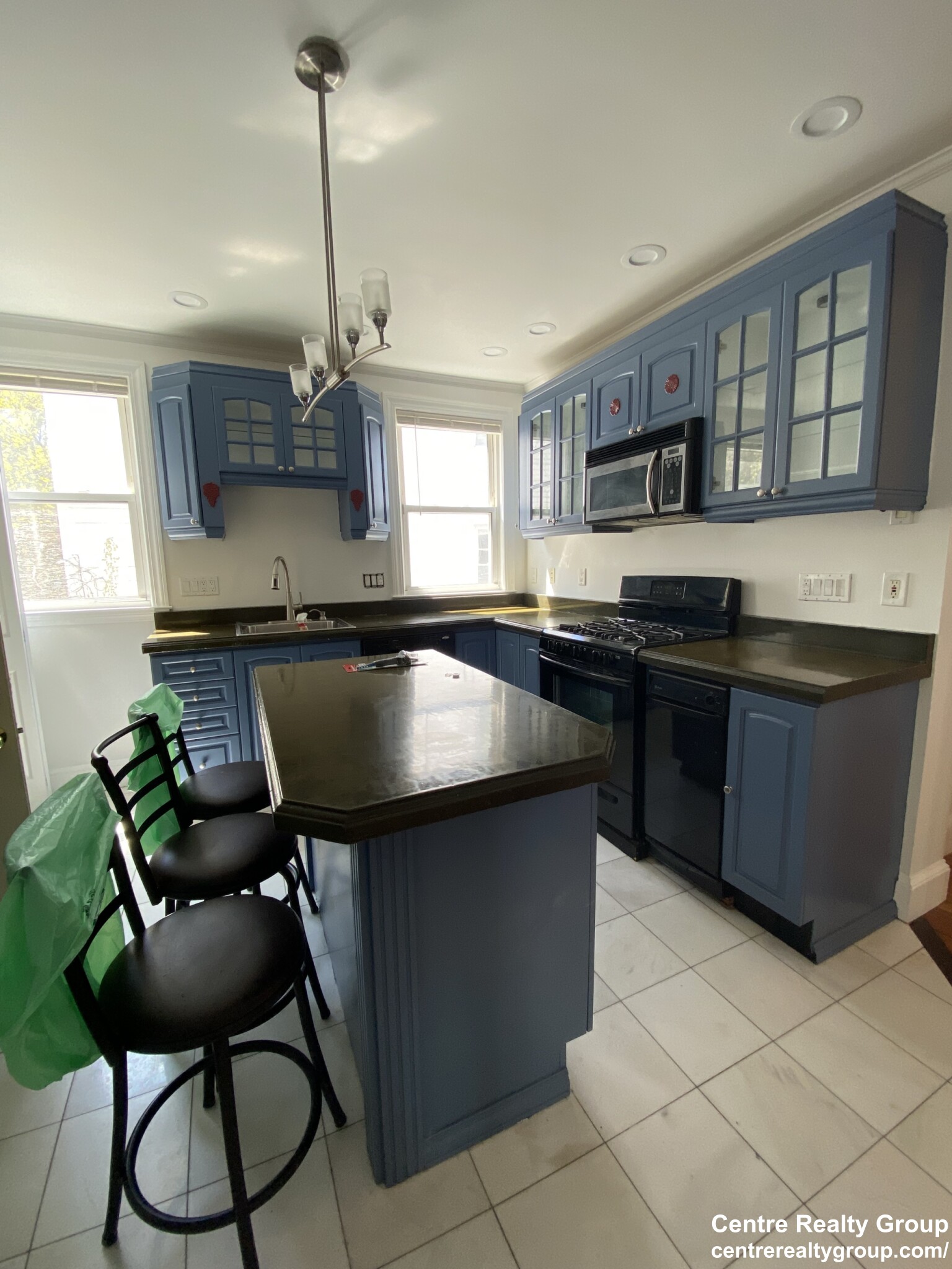 4 bed, 2 bath apartment for rent at 200 Hyde Park Ave Unit 2, Jamaica Plain — photo 1 of 19