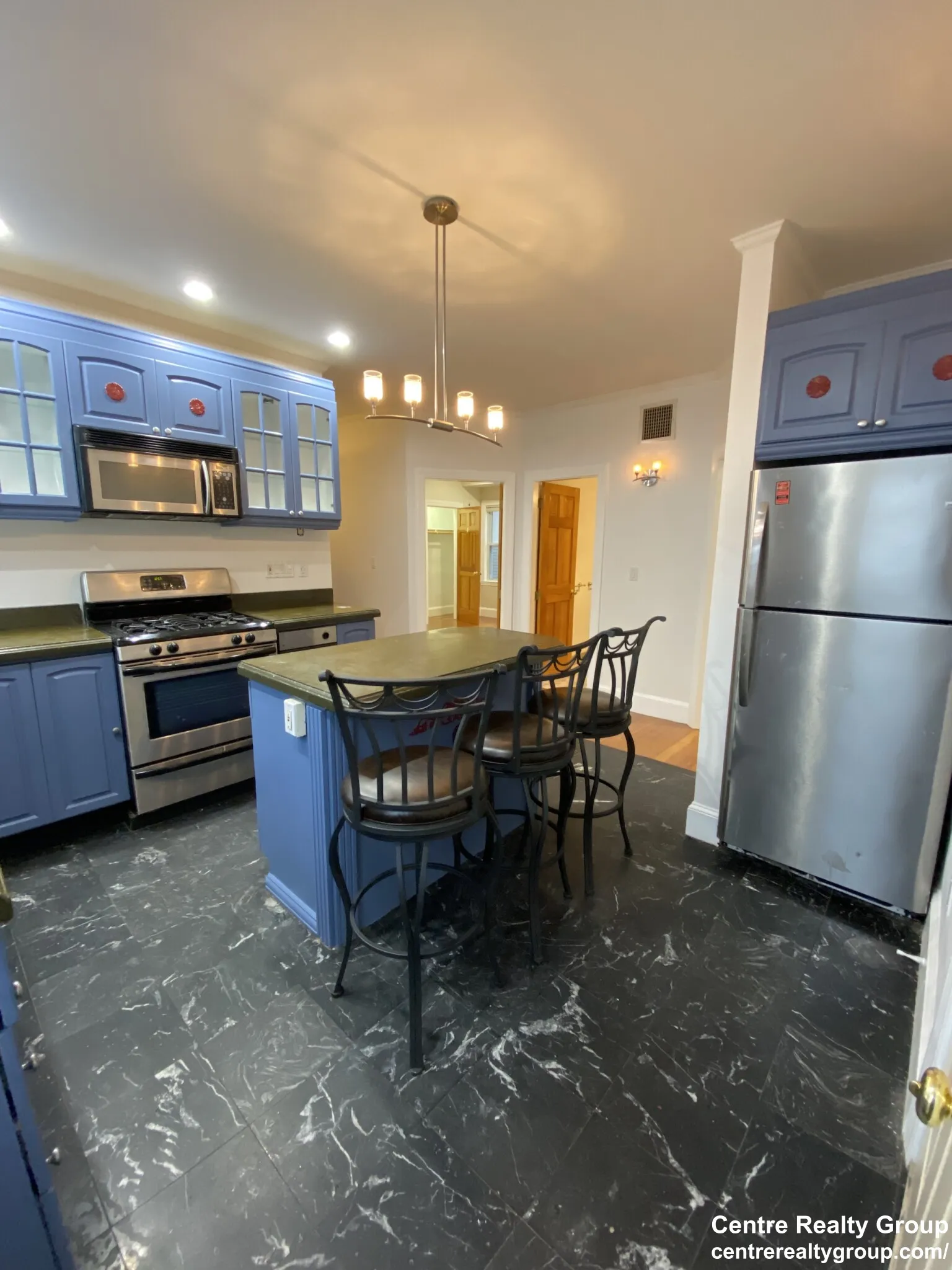 6 bed, 3 bath apartment for rent at 200 Hyde Park Ave Unit 3, Jamaica Plain — photo 5 of 25
