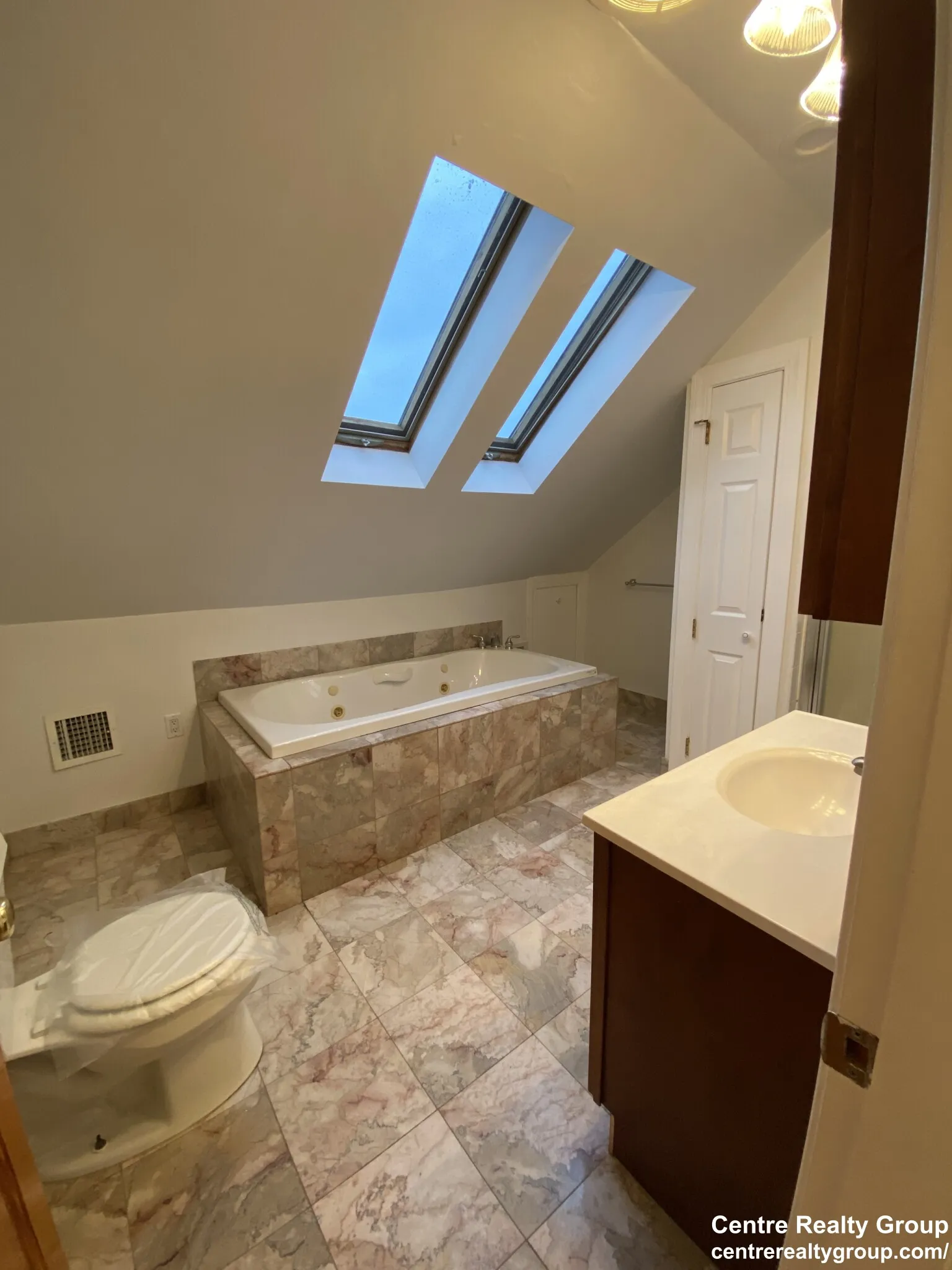 6 bed, 3 bath apartment for rent at 200 Hyde Park Ave Unit 3, Jamaica Plain — photo 19 of 25