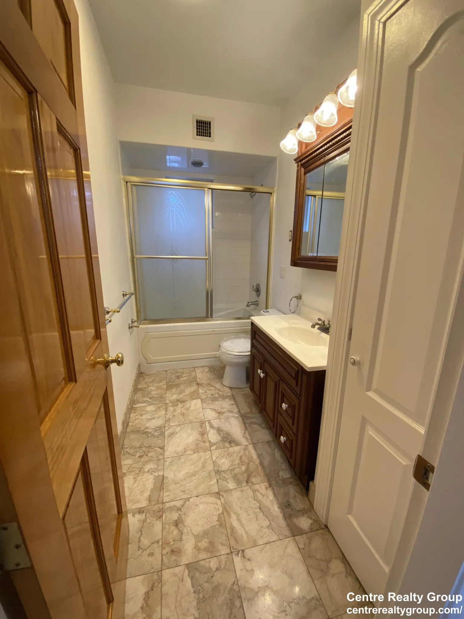 6 bed, 3 bath apartment for rent at 200 Hyde Park Ave Unit 3, Jamaica Plain — photo 13 of 25
