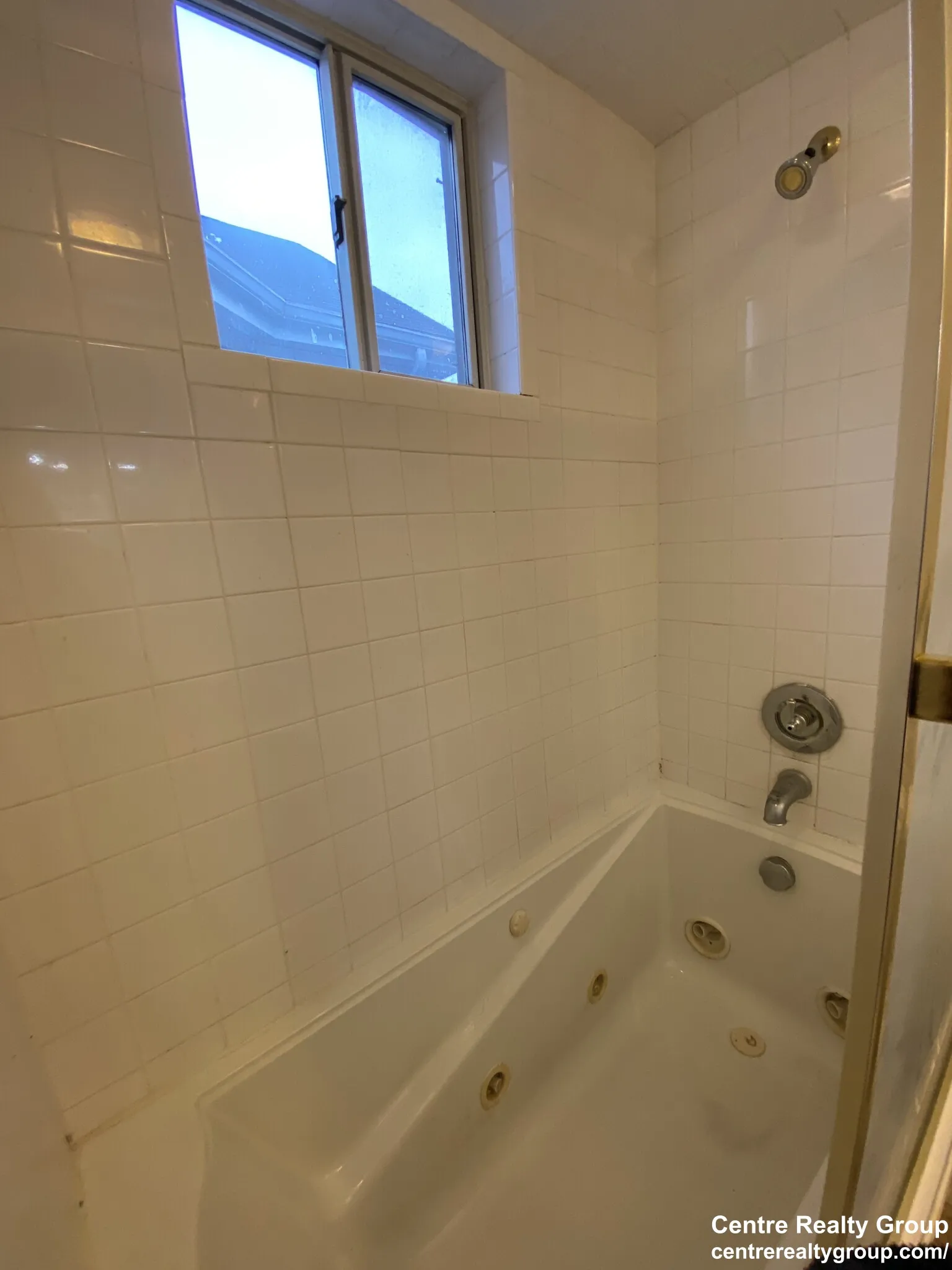 6 bed, 3 bath apartment for rent at 200 Hyde Park Ave Unit 3, Jamaica Plain — photo 14 of 25
