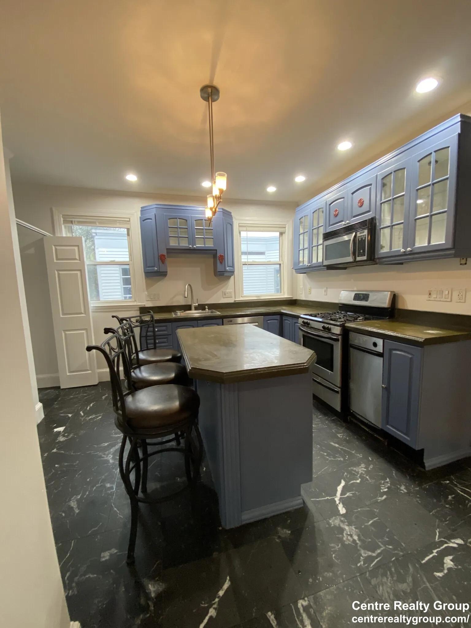 6 bed, 3 bath apartment for rent at 200 Hyde Park Ave Unit 3, Jamaica Plain — photo 3 of 25