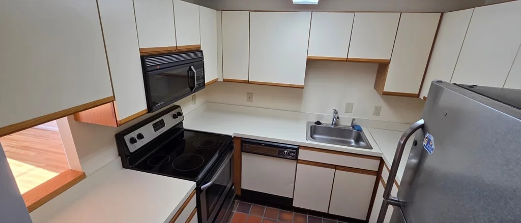 2 bed, 2 bath apartment for rent at 200 Ledgewood Dr Unit 606, Stoneham — photo 31 of 41