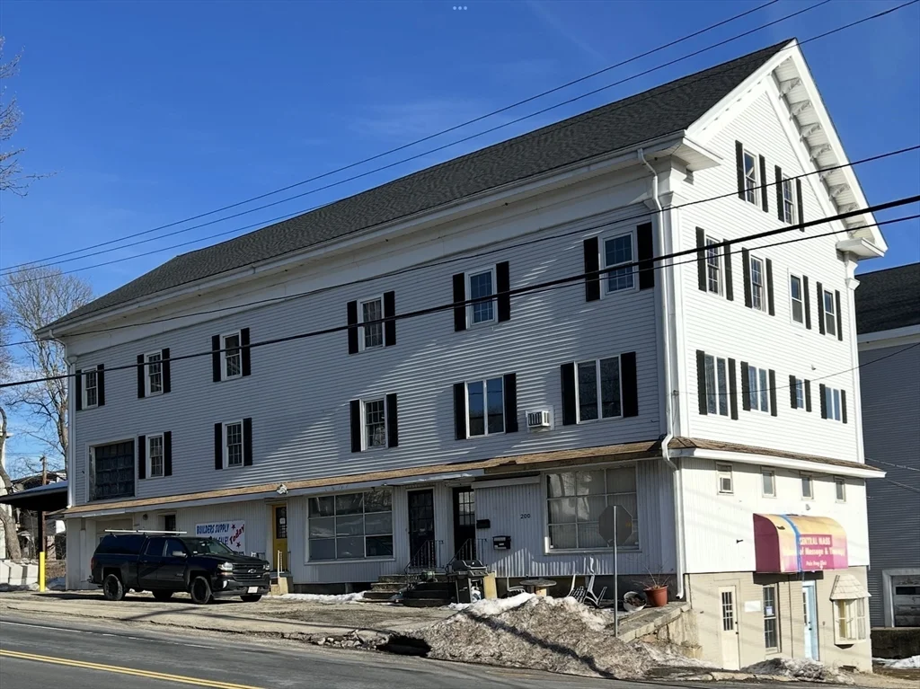 2 bed, 1 bath apartment for rent at 200 Main St Unit 1, Spencer