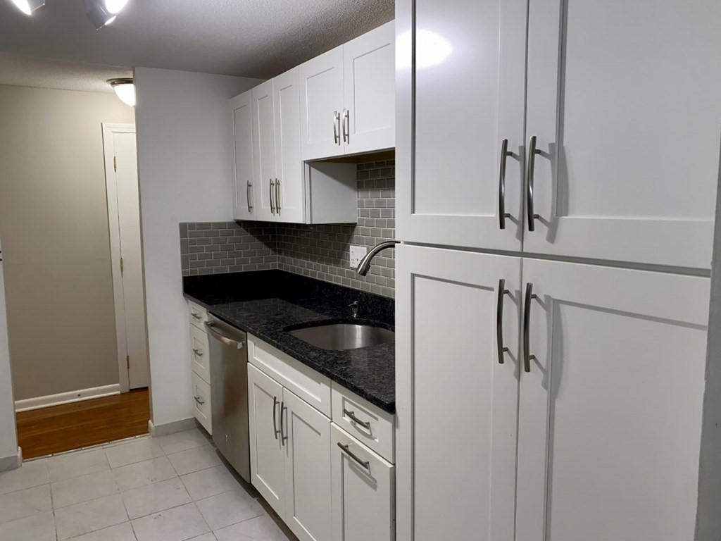 2 bed, 1 bath apartment for rent at 200 Manning St Unit 18C, Hudson — photo 4 of 14