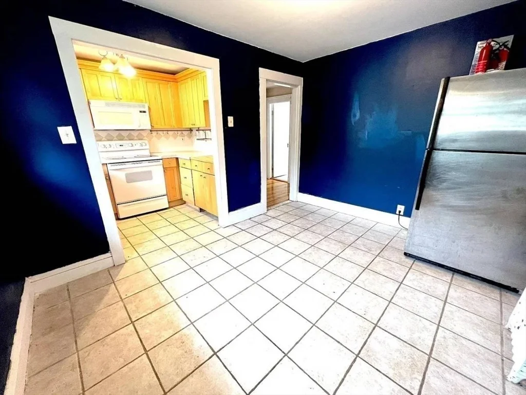 3 bed, 1 bath apartment for rent at 200 Maple St Unit 2, West Roxbury — photo 5 of 11