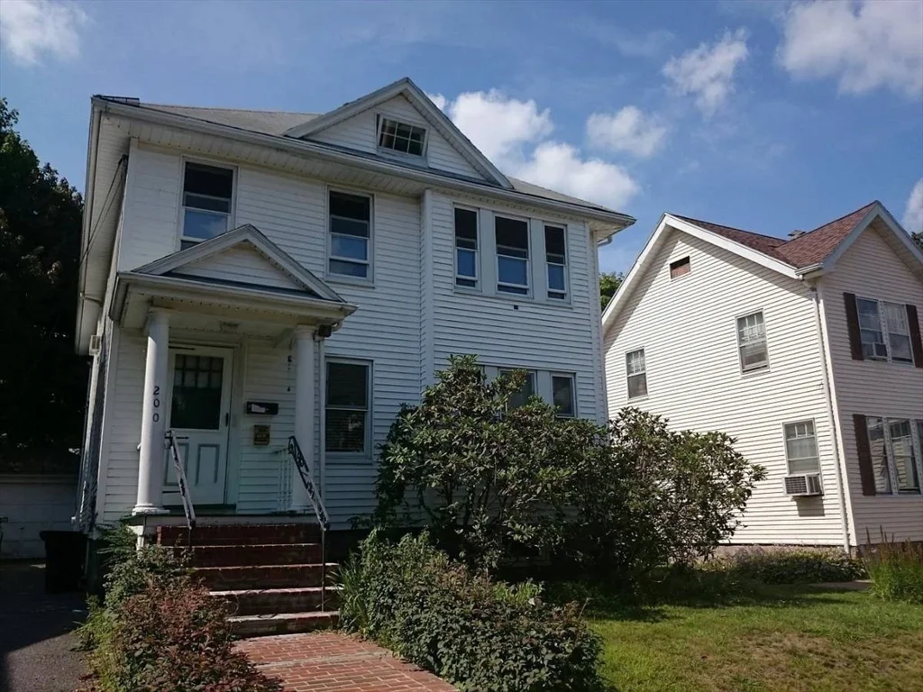 3 bed, 1 bath apartment for rent at 200 Maple St Unit 2, West Roxbury — photo 11 of 11