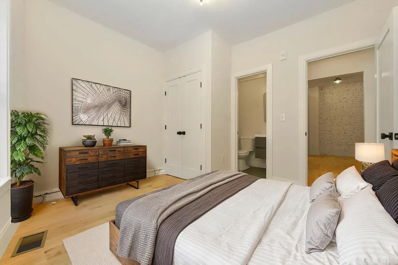 4 bed, 4+ bath apartment for rent at 200 Maverick St Unit 1, East Boston — photo 3 of 7