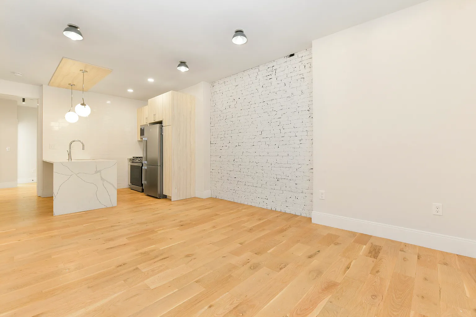 4 bed, 4+ bath apartment for rent at 200 Maverick St Unit 1, East Boston — photo 5 of 7