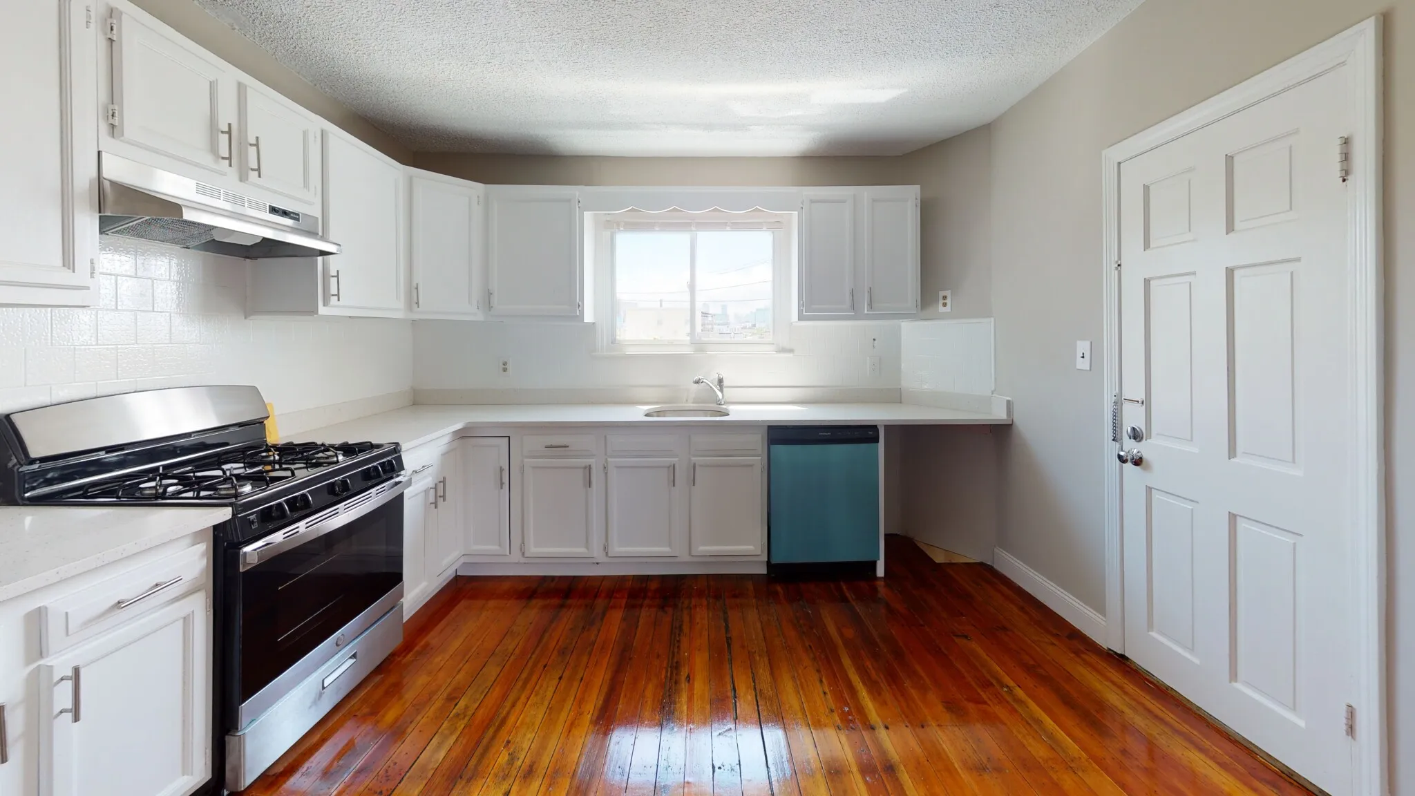 3 bed, 1 bath apartment for rent at 200 Mcgrath Highway Unit 2, Ward Two — photo 1 of 8