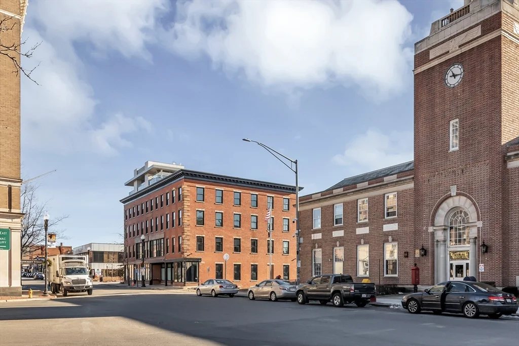 1 bed, 1 bath apartment for rent at 200 Merrimack St Unit 201, Haverhill — photo 3 of 17