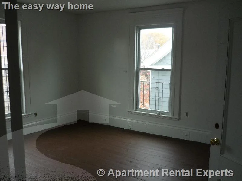 3 bed, 1 bath apartment for rent at 200 Norfolk St Unit 2, Central Square — photo 2 of 10