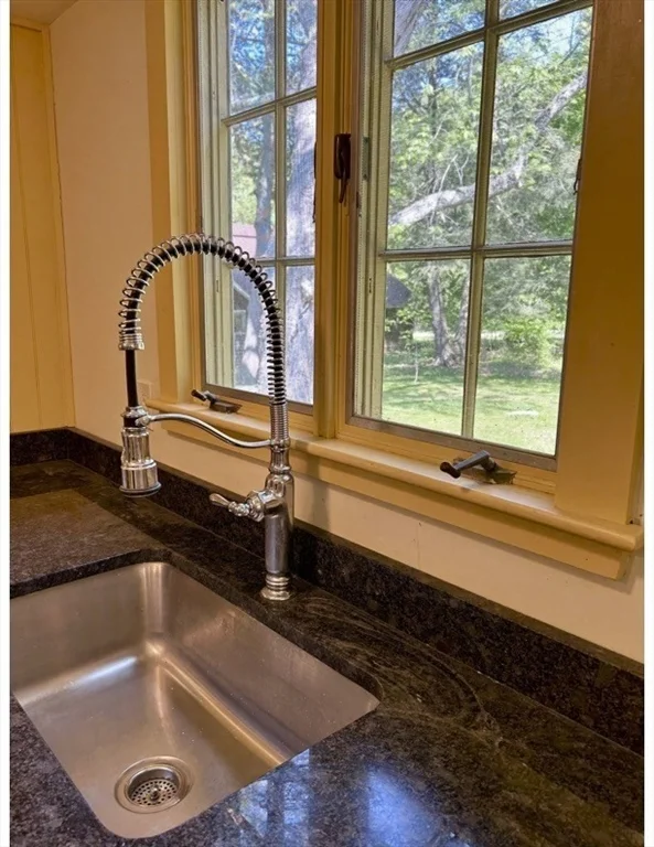 4 bed, 1 bath apartment for rent at 200 North Great Rd, Lincoln — photo 5 of 17