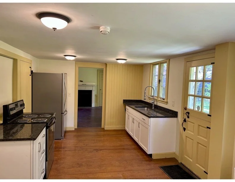 4 bed, 1 bath apartment for rent at 200 North Great Rd, Lincoln — photo 6 of 17