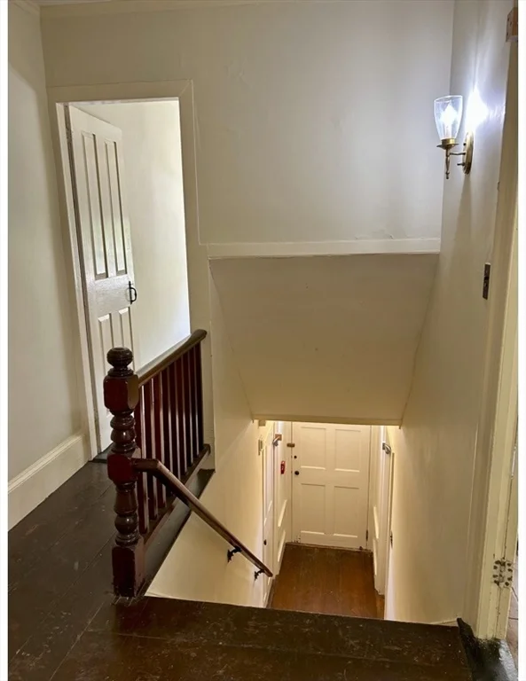 4 bed, 1 bath apartment for rent at 200 North Great Rd, Lincoln — photo 10 of 17