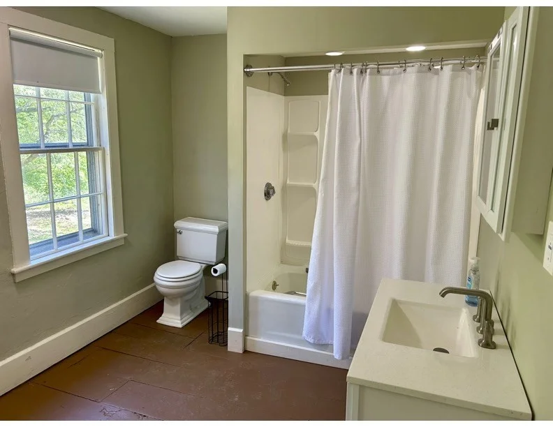 4 bed, 1 bath apartment for rent at 200 North Great Rd, Lincoln — photo 12 of 17
