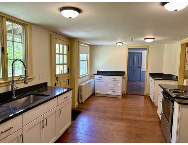 4 bed, 1 bath apartment for rent at 200 North Great Rd, Lincoln — photo 4 of 17
