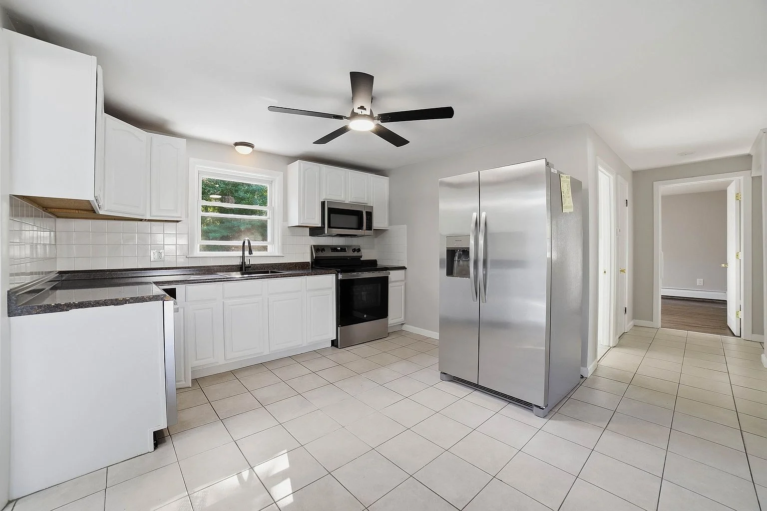 4 bed, 2 bath apartment for rent at 200 North Quinsigamond St, Shrewsbury — photo 3 of 27