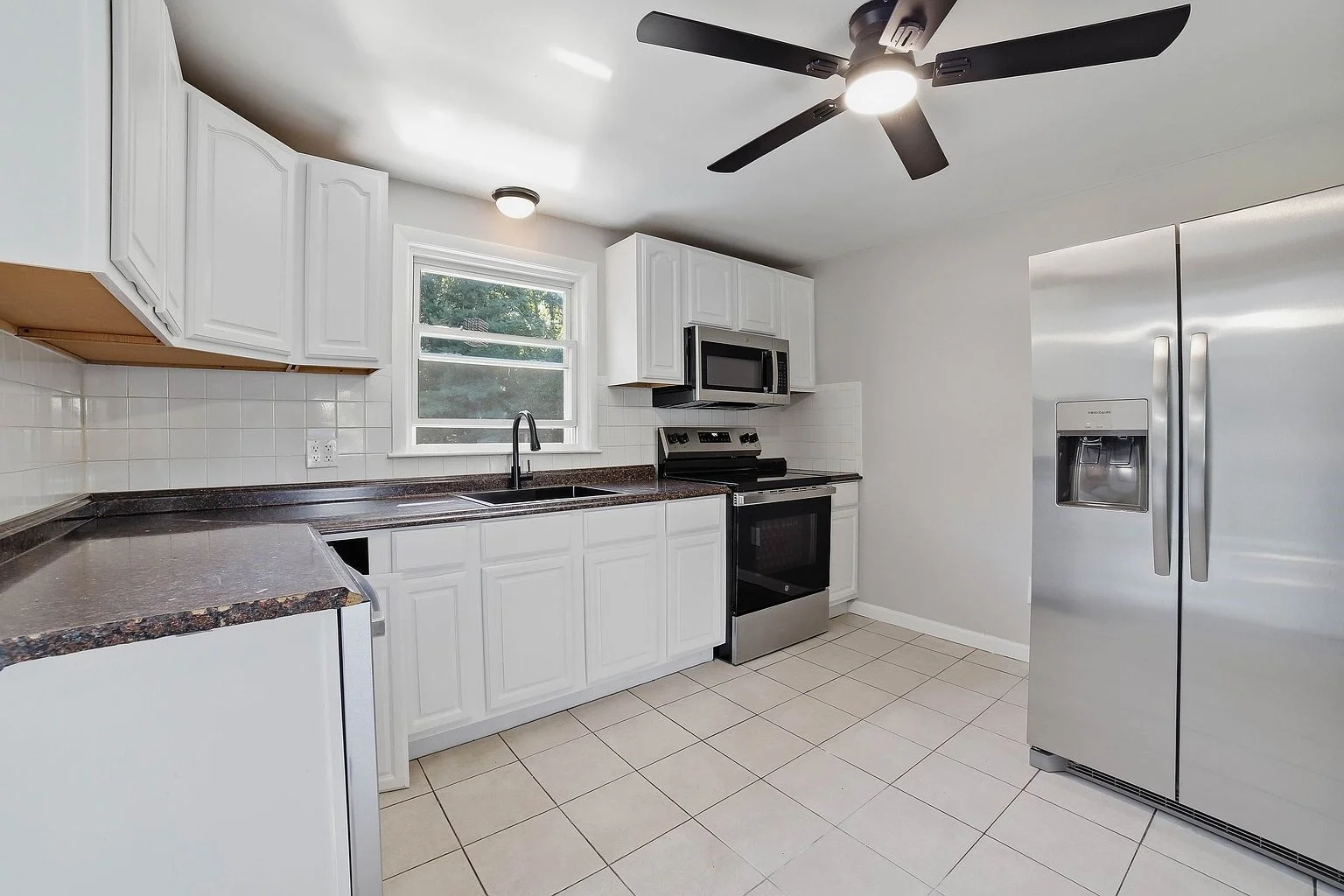 4 bed, 2 bath apartment for rent at 200 North Quinsigamond St, Shrewsbury — photo 4 of 27