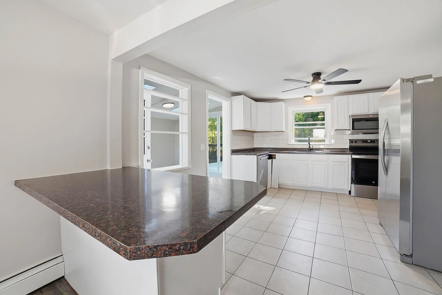 4 bed, 2 bath apartment for rent at 200 North Quinsigamond St, Shrewsbury — photo 6 of 27
