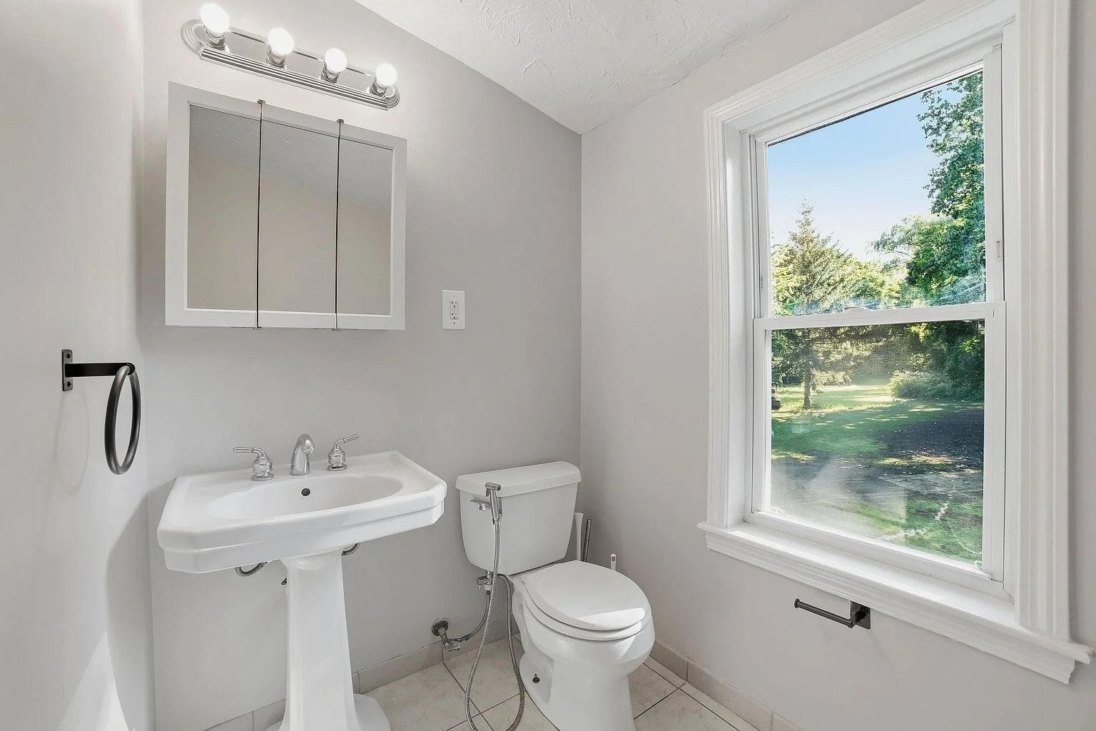 4 bed, 2 bath apartment for rent at 200 North Quinsigamond St, Shrewsbury — photo 25 of 27