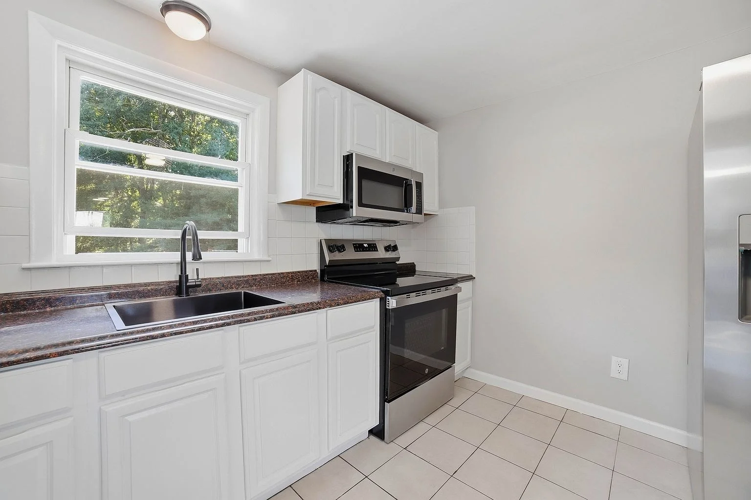4 bed, 2 bath apartment for rent at 200 North Quinsigamond St, Shrewsbury — photo 5 of 27