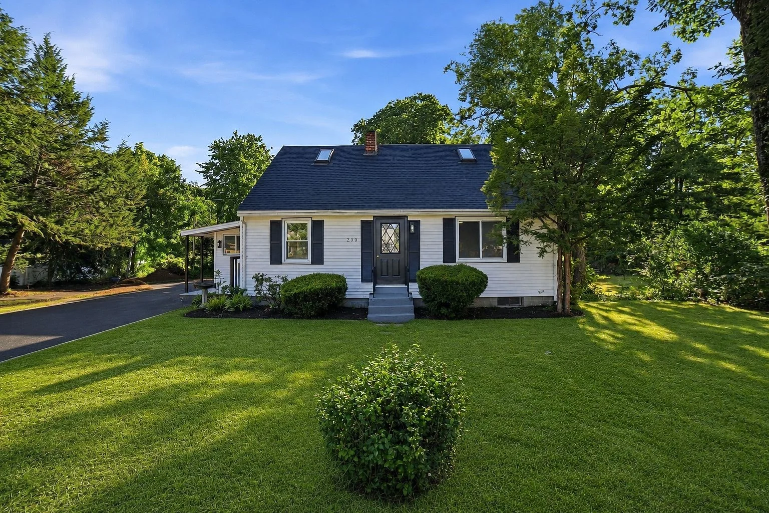 4 bed, 2 bath apartment for rent at 200 North Quinsigamond St, Shrewsbury