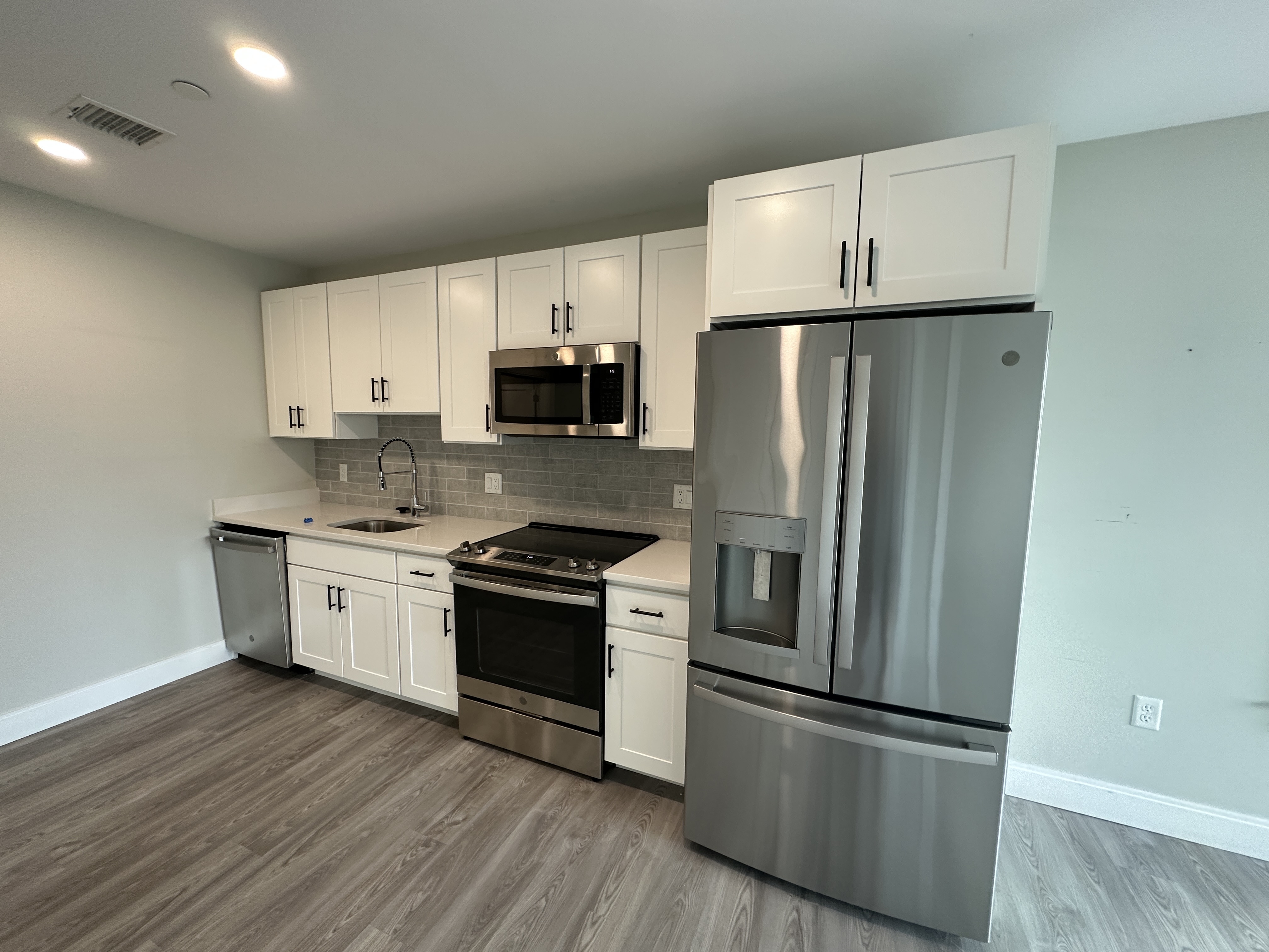 2 bed, 2 bath apartment for rent at 200 Old Colony Ave Unit 609, South Boston — photo 3 of 15