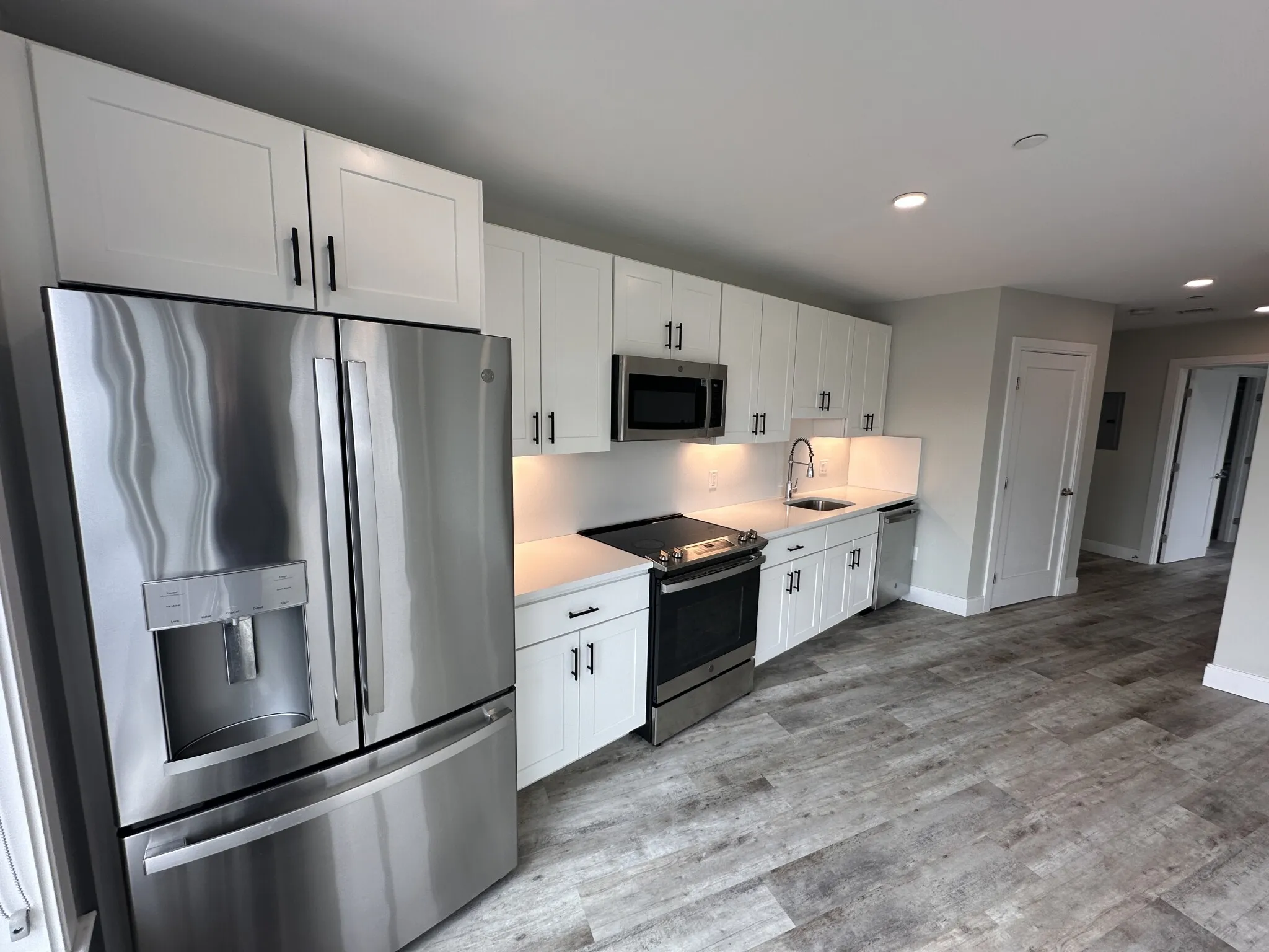 1 bed, 1 bath apartment for rent at 200 Old Colony Ave Unit 611, South Boston — photo 3 of 7