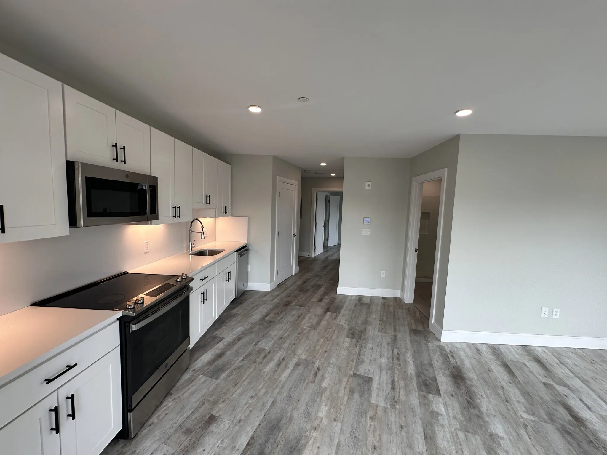 1 bed, 1 bath apartment for rent at 200 Old Colony Ave Unit 611, South Boston — photo 4 of 7