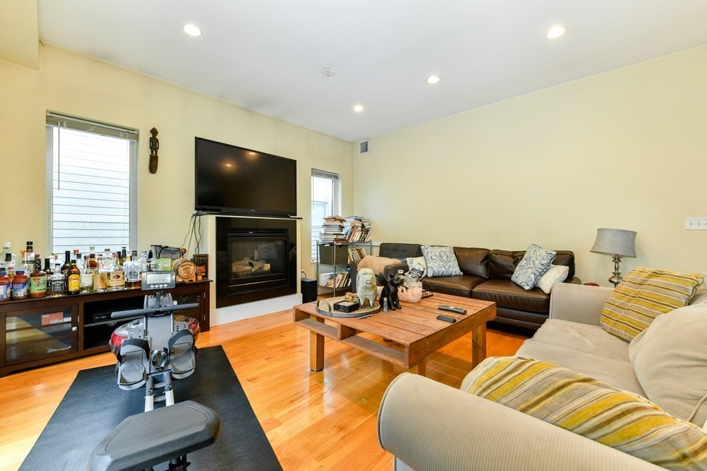 2 bed, 2 bath apartment for rent at 200 Silver St Unit 2, South Boston — photo 4 of 17