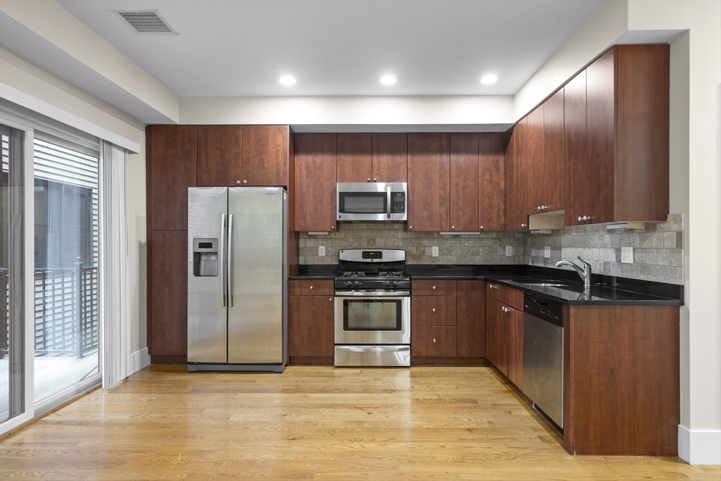 2 bed, 2 bath apartment for rent at 200 Silver St Unit 6, South Boston — photo 4 of 19