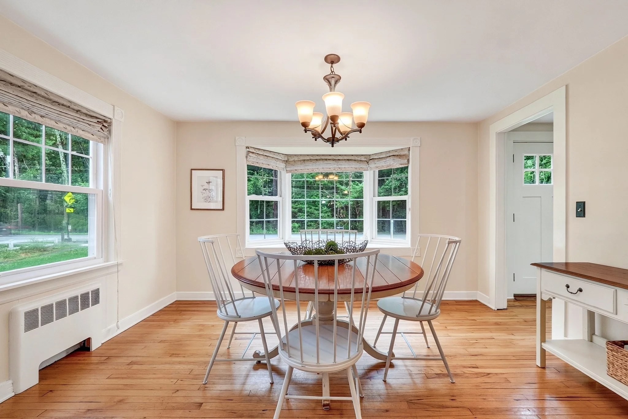4 bed, 2 bath apartment for rent at 200 South Rd, Bedford — photo 5 of 31