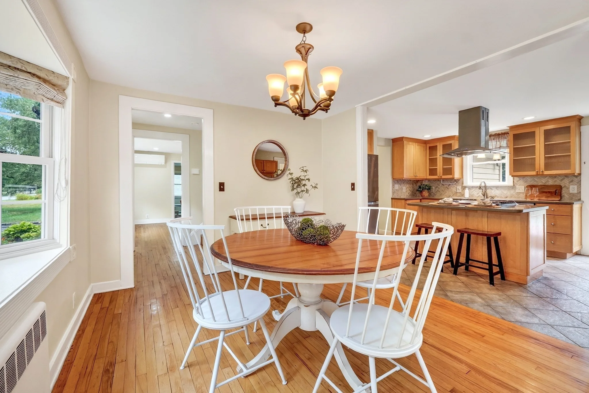 4 bed, 2 bath apartment for rent at 200 South Rd, Bedford — photo 6 of 31