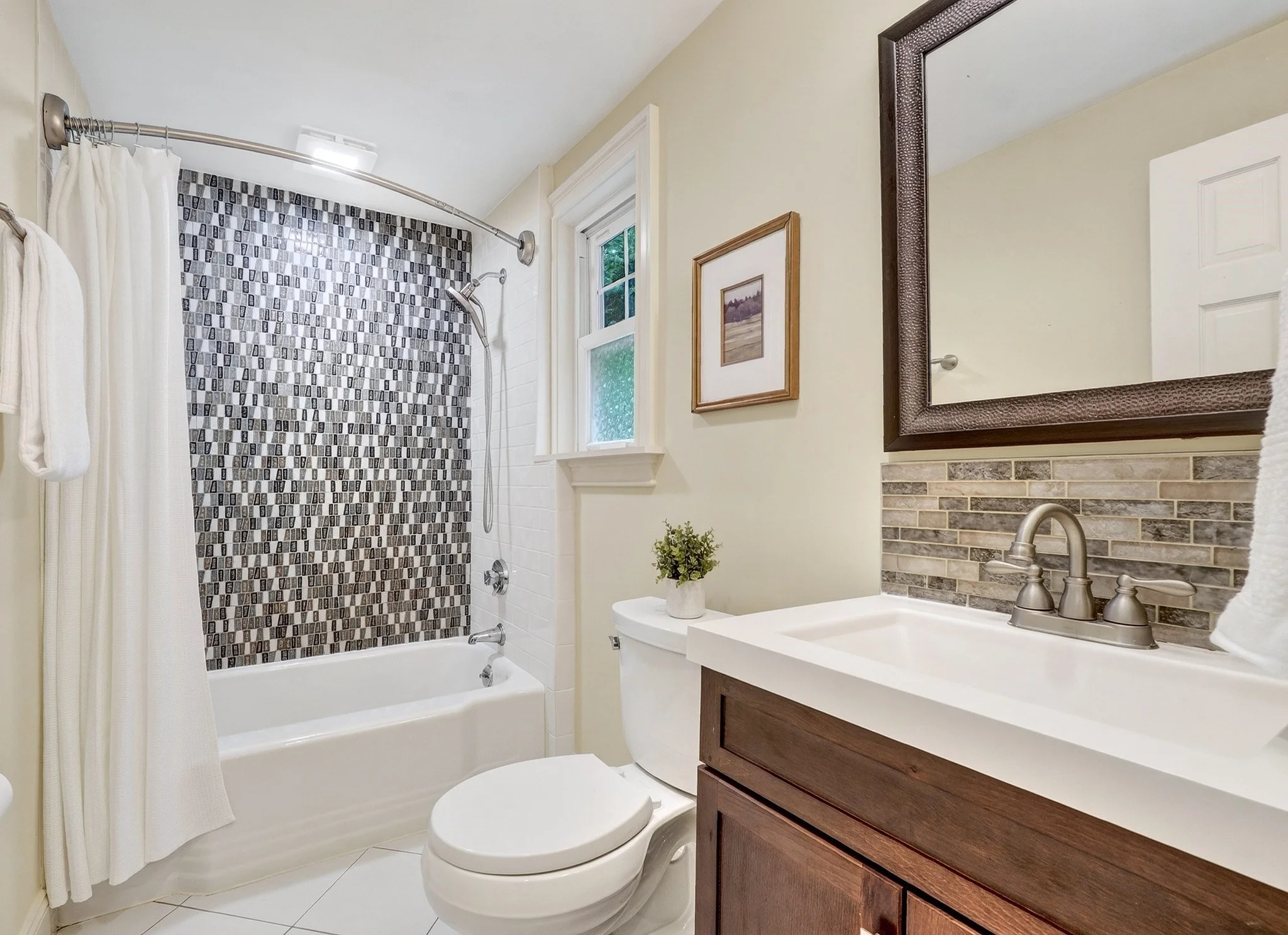4 bed, 2 bath apartment for rent at 200 South Rd, Bedford — photo 12 of 31